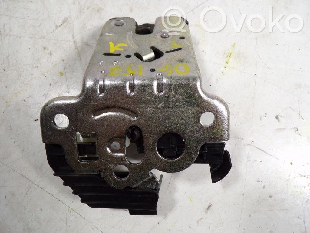 Tailgate lock latch   8R0827505,8R0827505