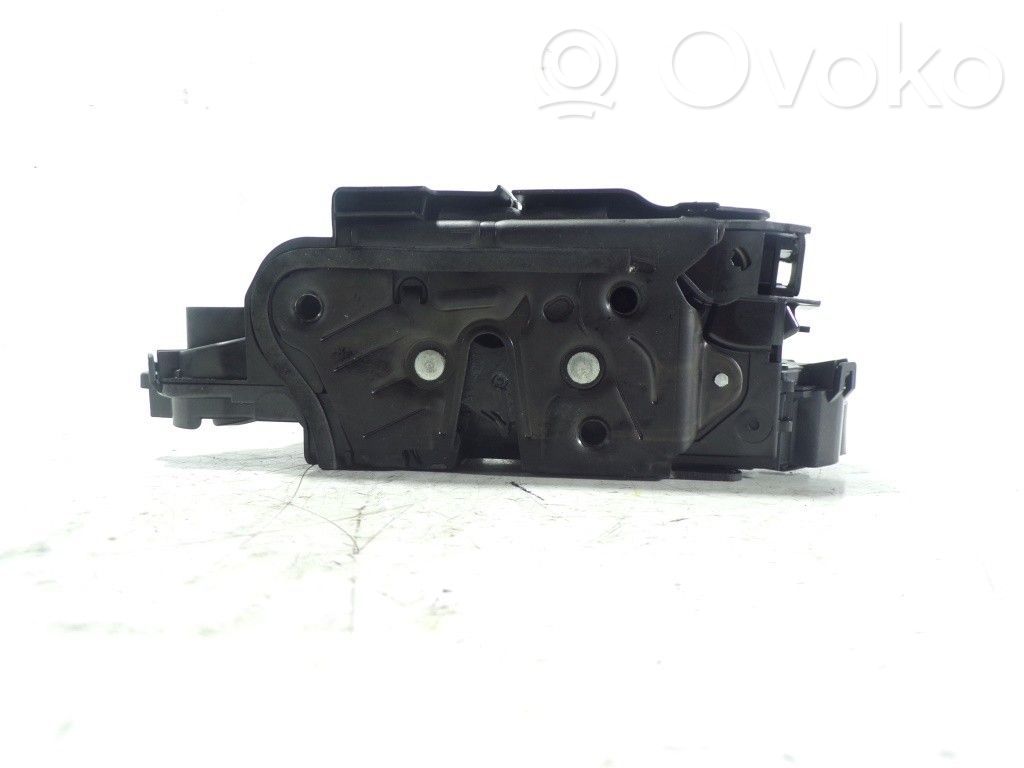 Priekšpusē slēdzene   5TC837016C,5TC837016C
