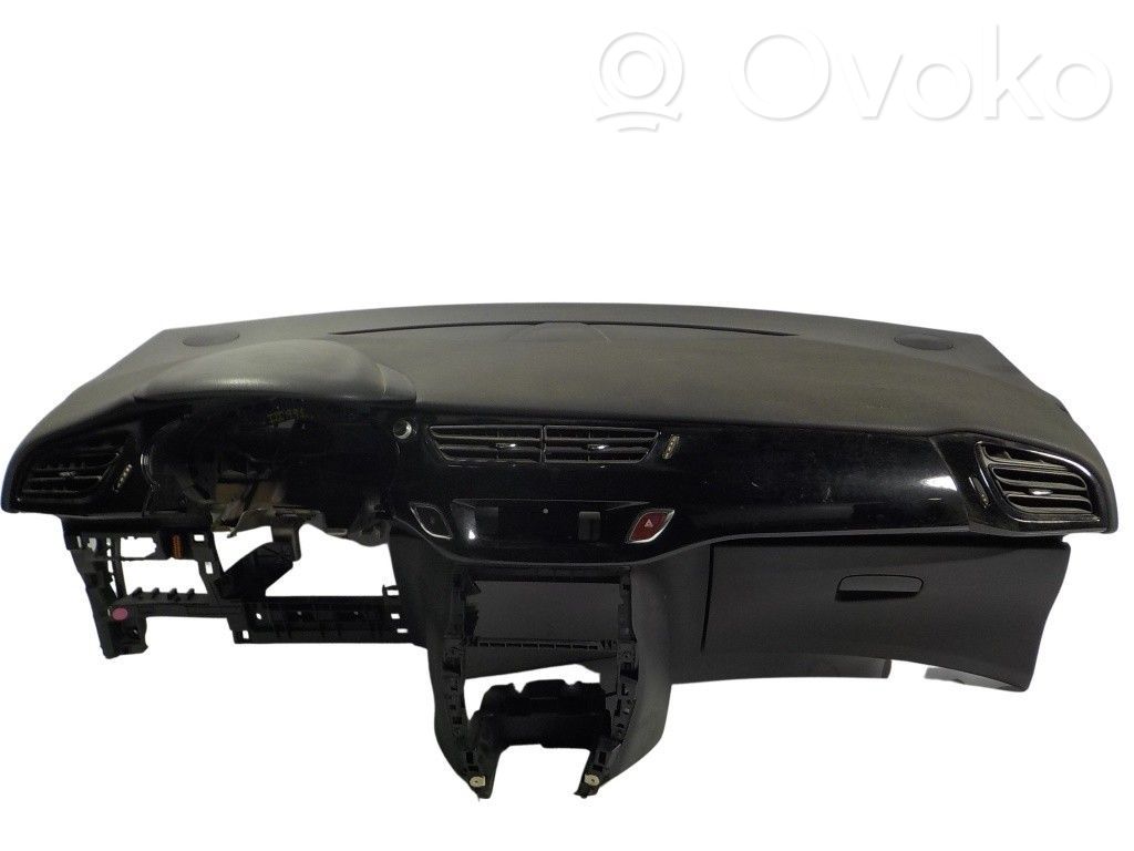 Tableau de bord   8247F6,9801618280,306427299AF