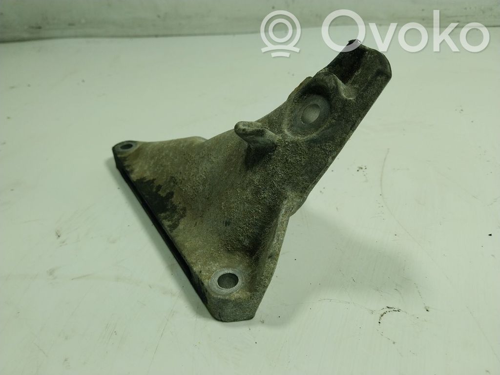 Soporte de montaje del motor   22116770005
