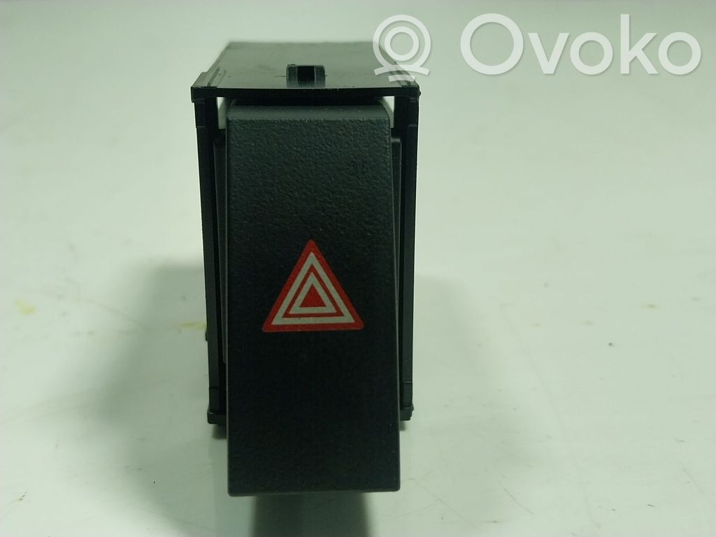 Botón interruptor de luz de peligro   8433276030,15D890