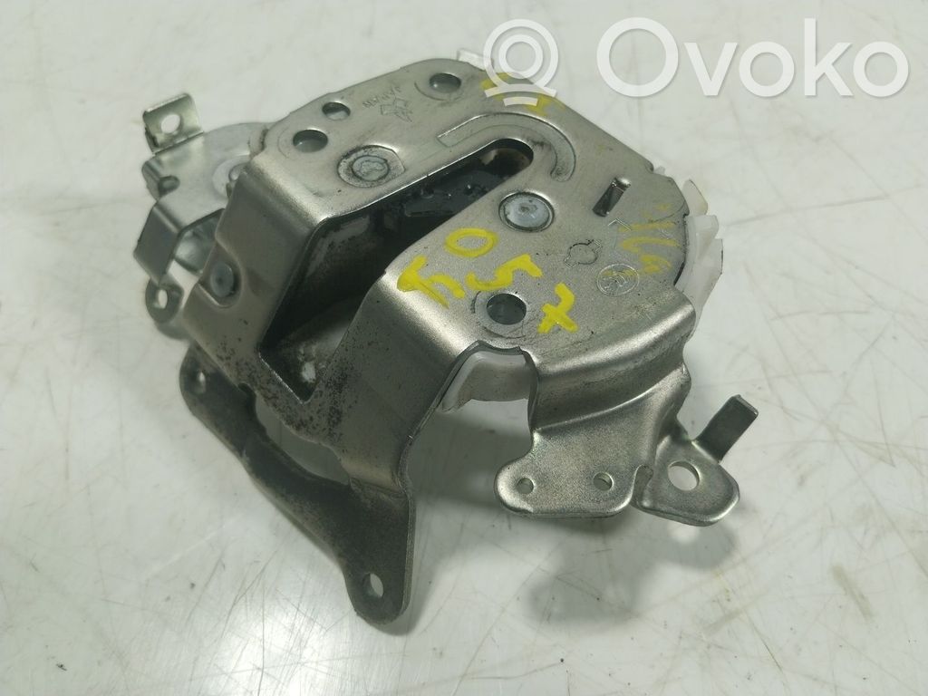 Loading door lock   82501JX00A