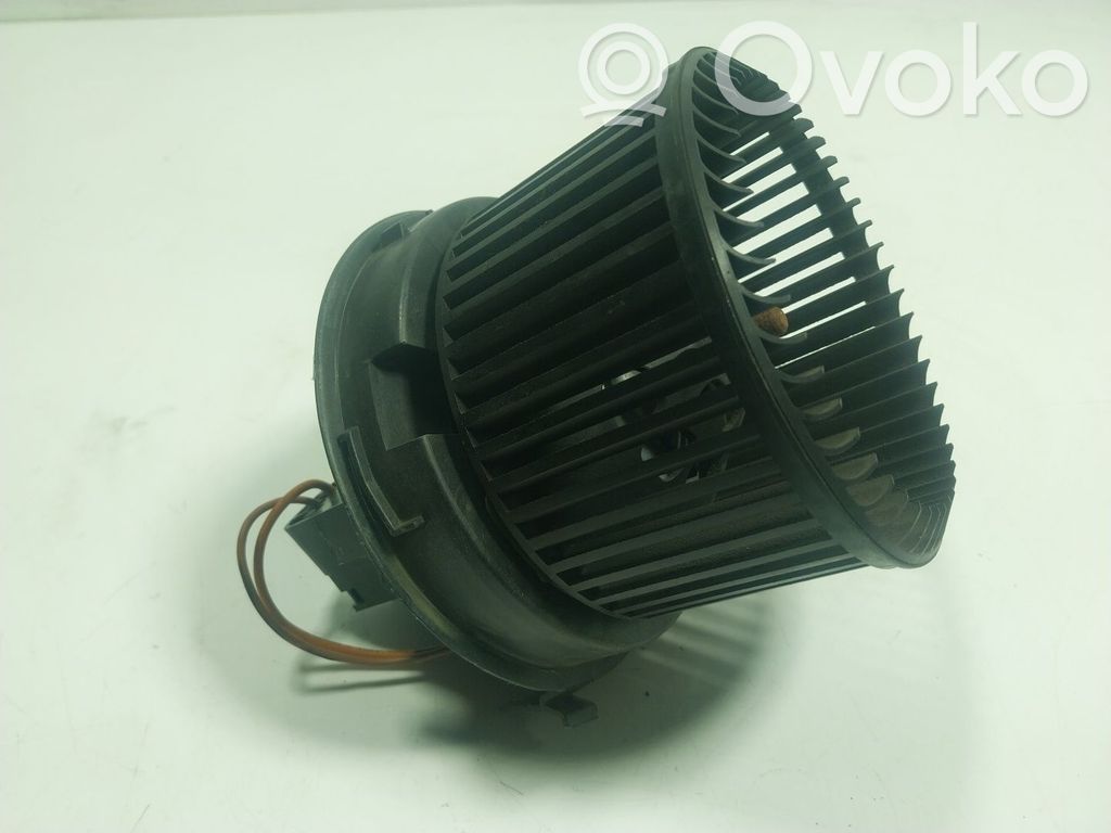 Toyota Aygo AB40 Mazā radiatora ventilators 