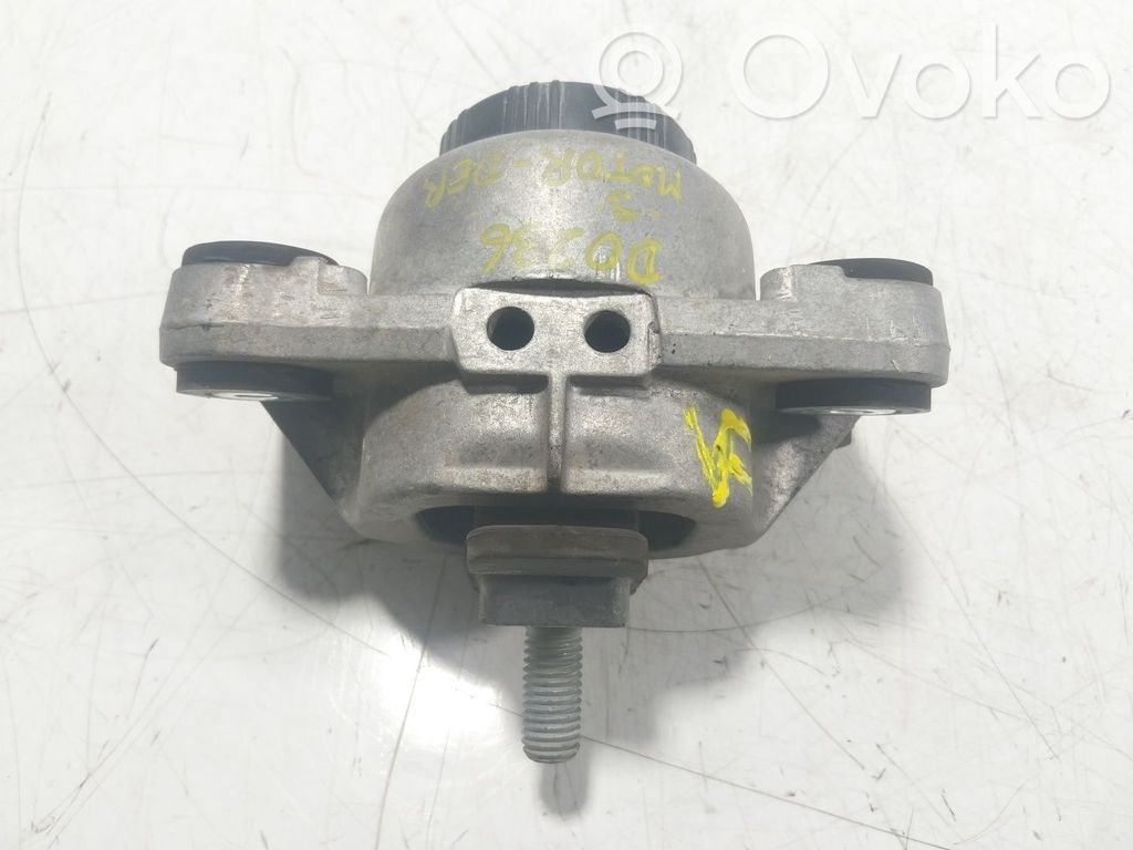 Engine mount bracket   LR057632