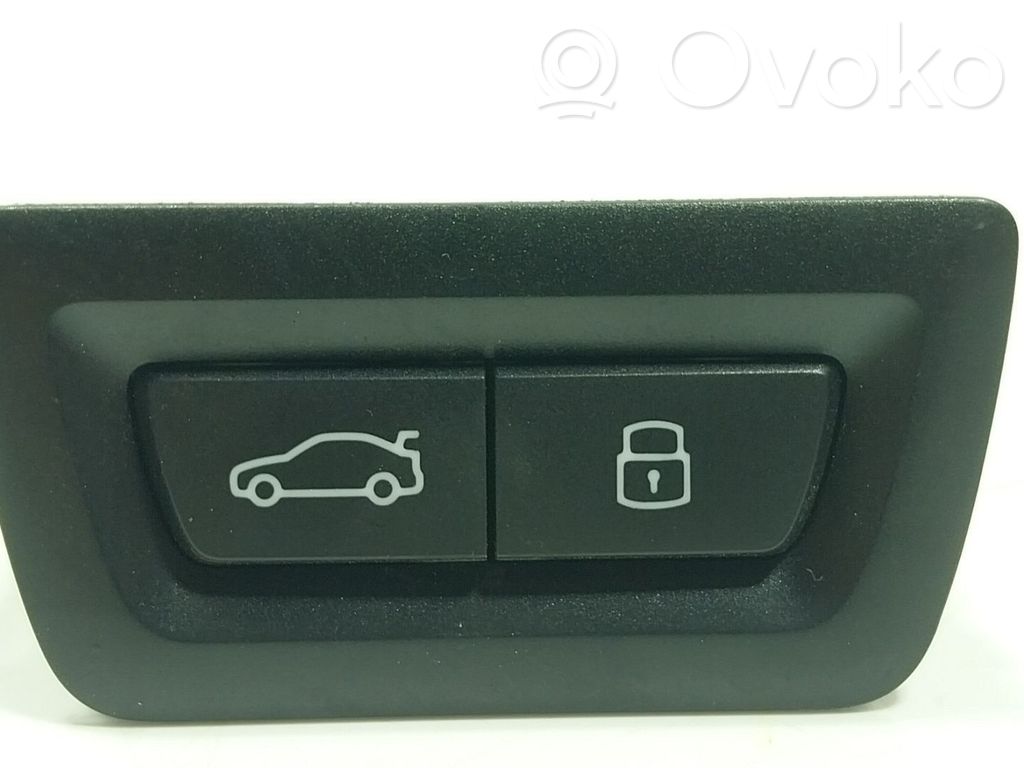 BMW 2 F46 Windscreen/window heater switch 