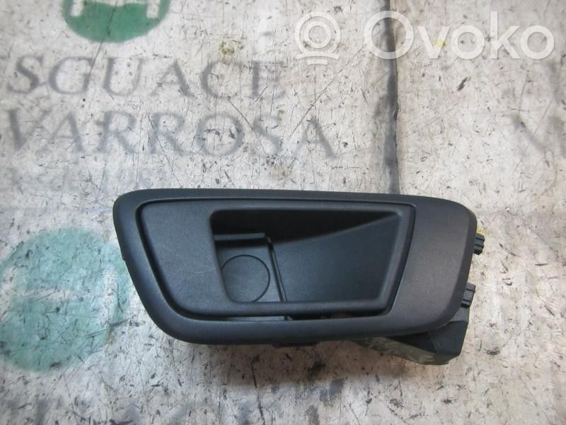 Manecilla interna puerta trasera   1579282