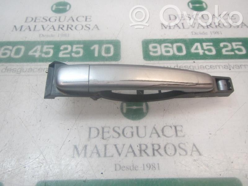 Manecilla externa puerta delantera