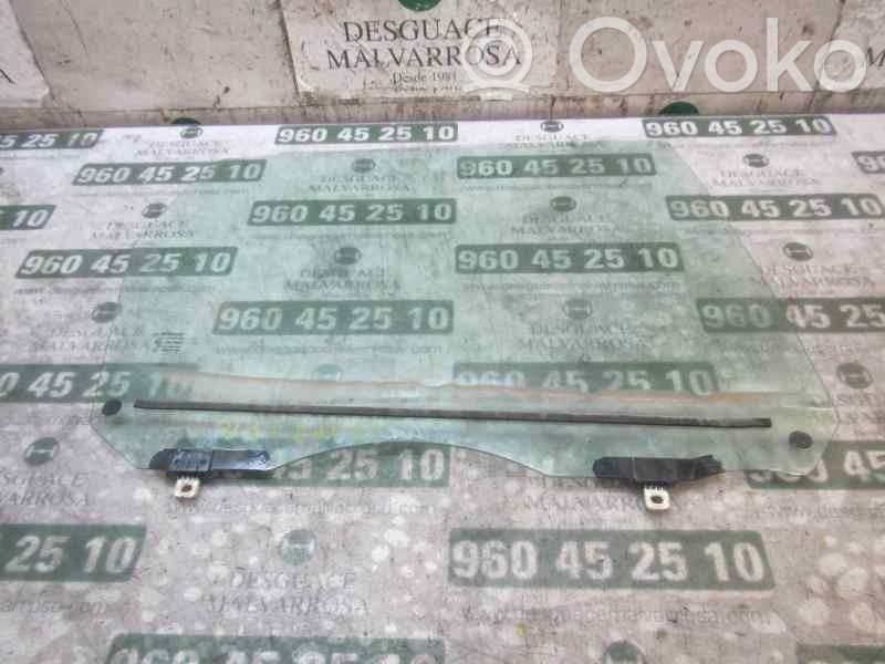 Luna de la puerta trasera   823000010R