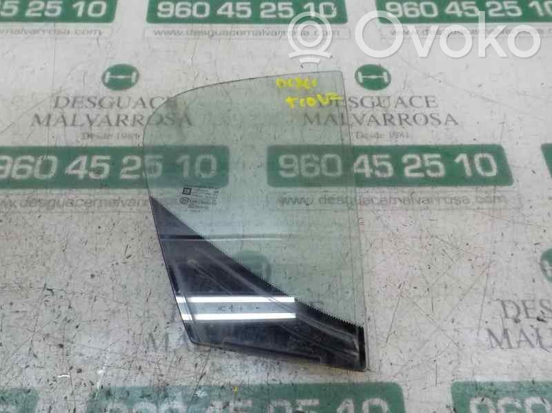 Opel Corsa E Rear side window 