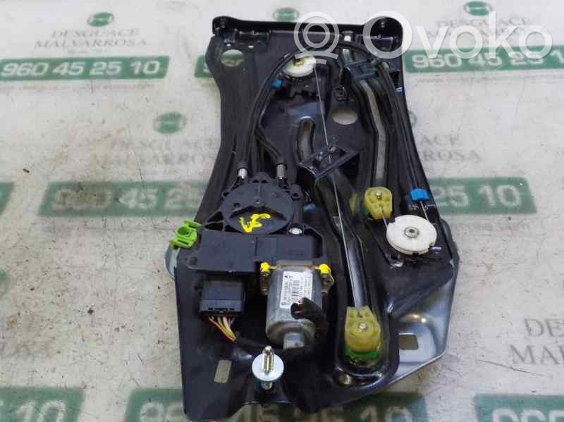 Regulador de puerta trasera con motor