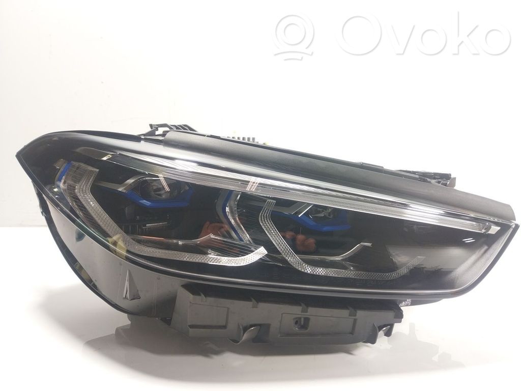 BMW 8 G15 Lampa przednia 
