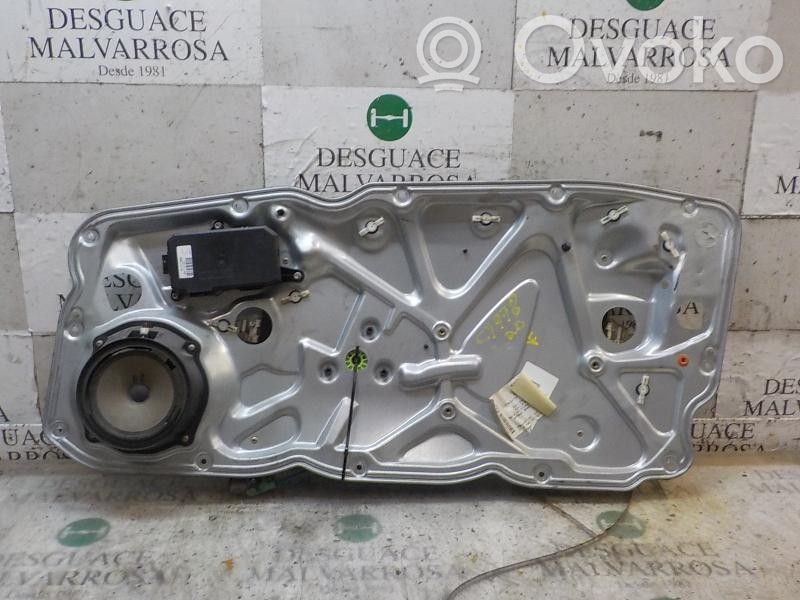 Regulador manual de la ventanilla delantera