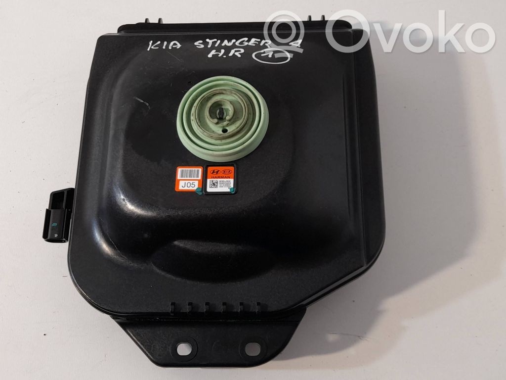 KIA Stinger Subwoofer 