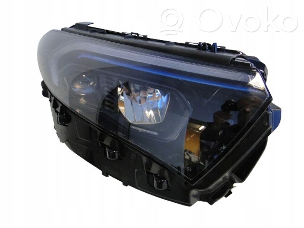 Mercedes-Benz EQA Phare frontale 