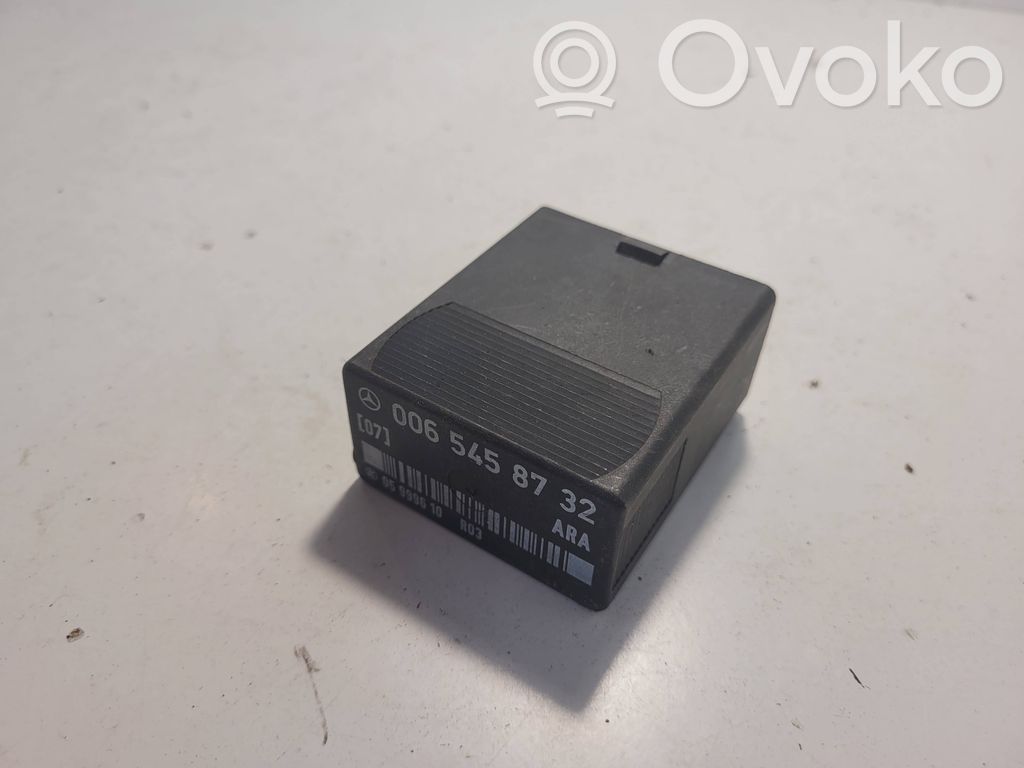 Mercedes-Benz E W124 Fuel pump relay 