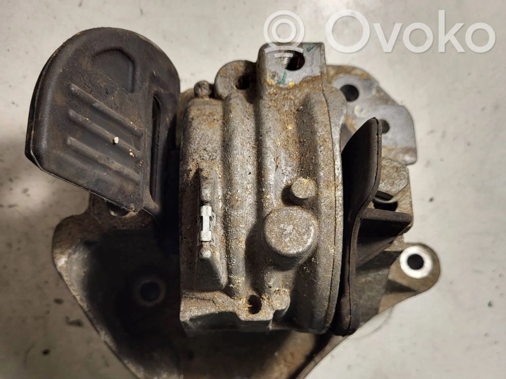 Peugeot 4007 Engine mount bracket 