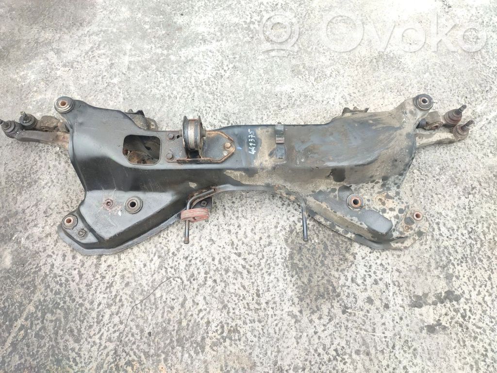 Engine mounting bracket