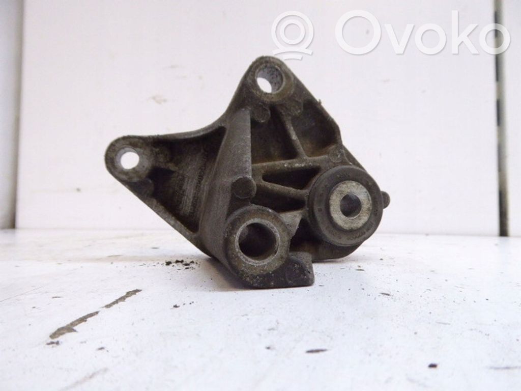 Ford Focus Gearbox mounting bracket 