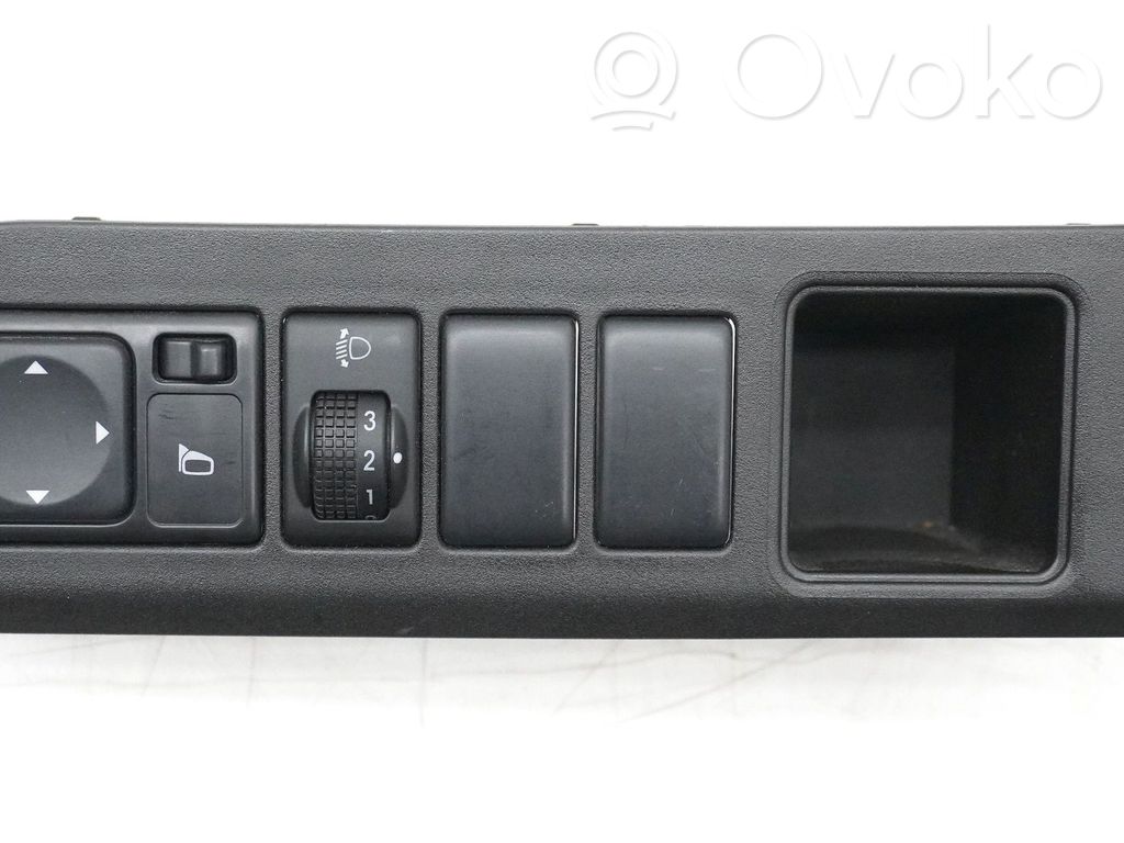 Other switches/knobs/shifts   684859U100,684859U100