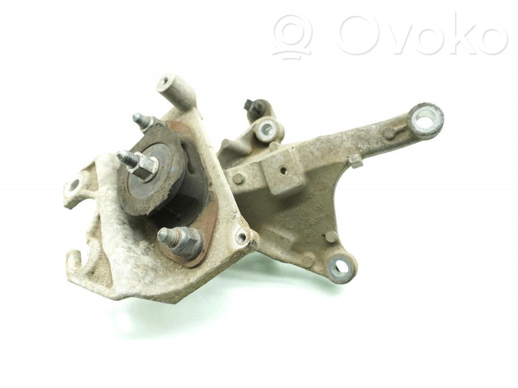 Renault Captur Gearbox mounting bracket 