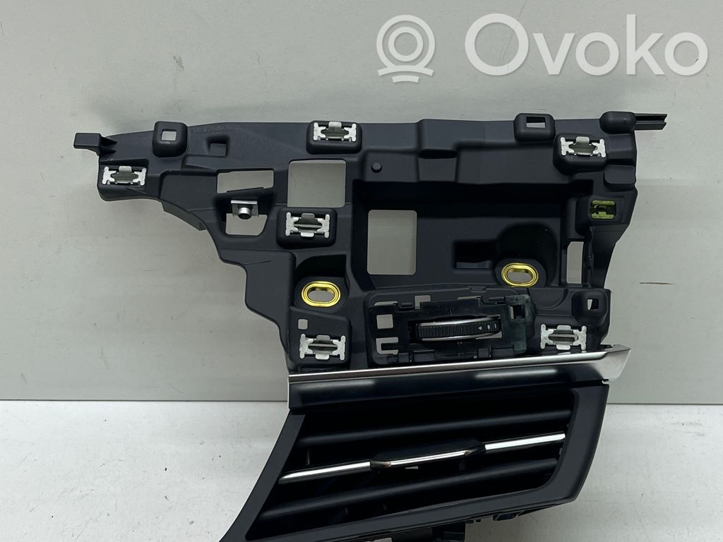 Audi Q8 Dysze / Kratki środkowego nawiewu deski rozdzielczej 
