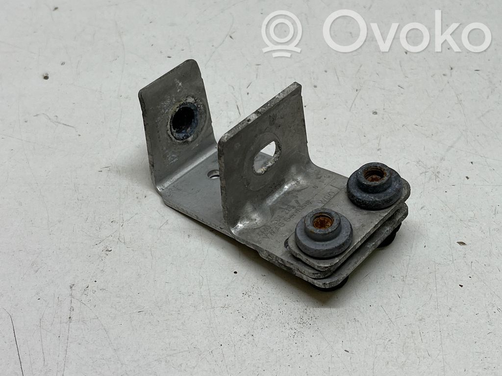 Audi Q7 4M Radiator mount bracket 