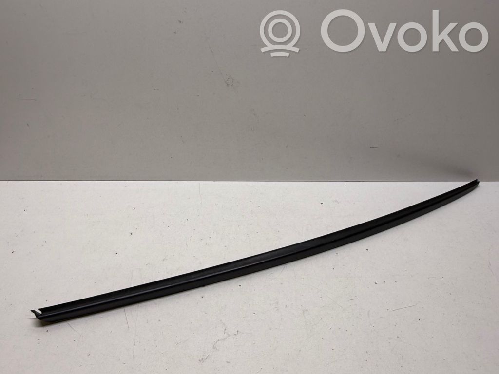 Audi Q8 Windshield trim 