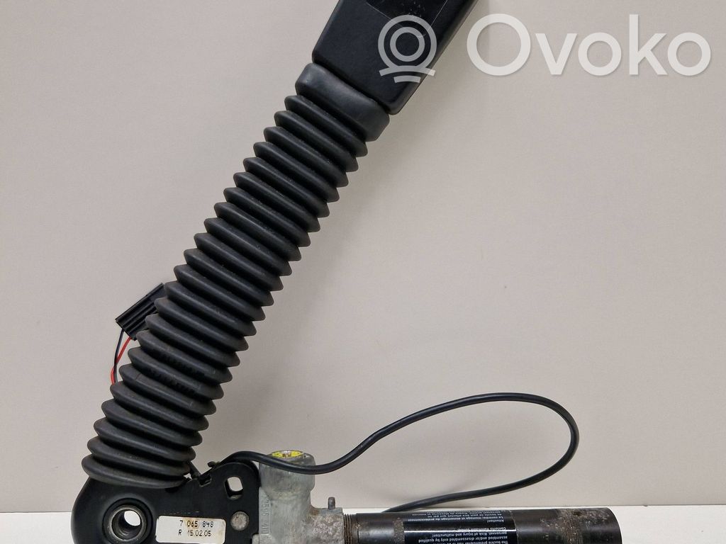 BMW 5 E60 E61 Klamra przedniego pasa bezpieczeństwa 