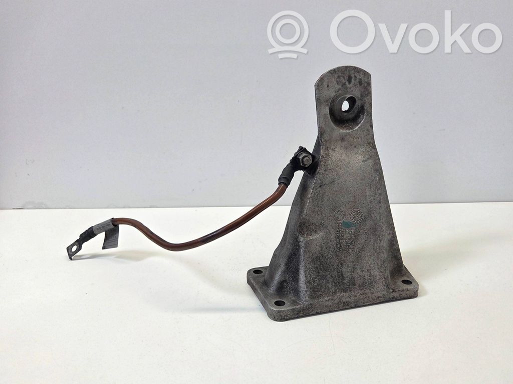 BMW 5 E60 E61 Engine mounting bracket 