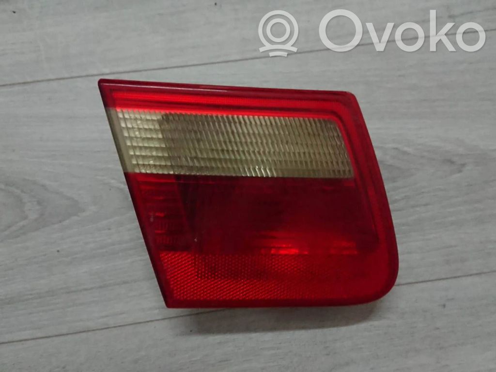 Tailgate rear/tail lights