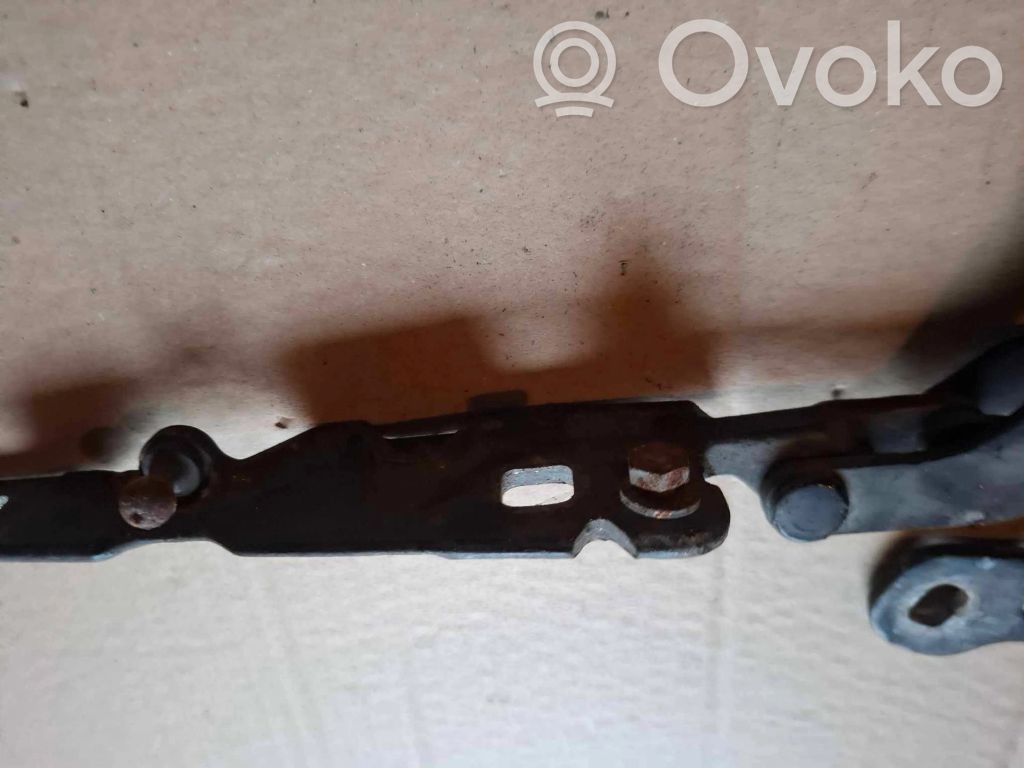 Engine bonnet/hood hinges   55330
