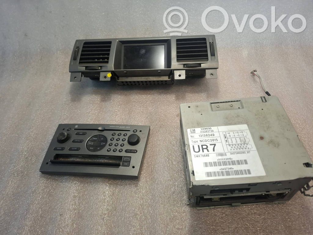 Panel / Radioodtwarzacz CD/DVD/GPS   313203739,13138249,3AG7734A