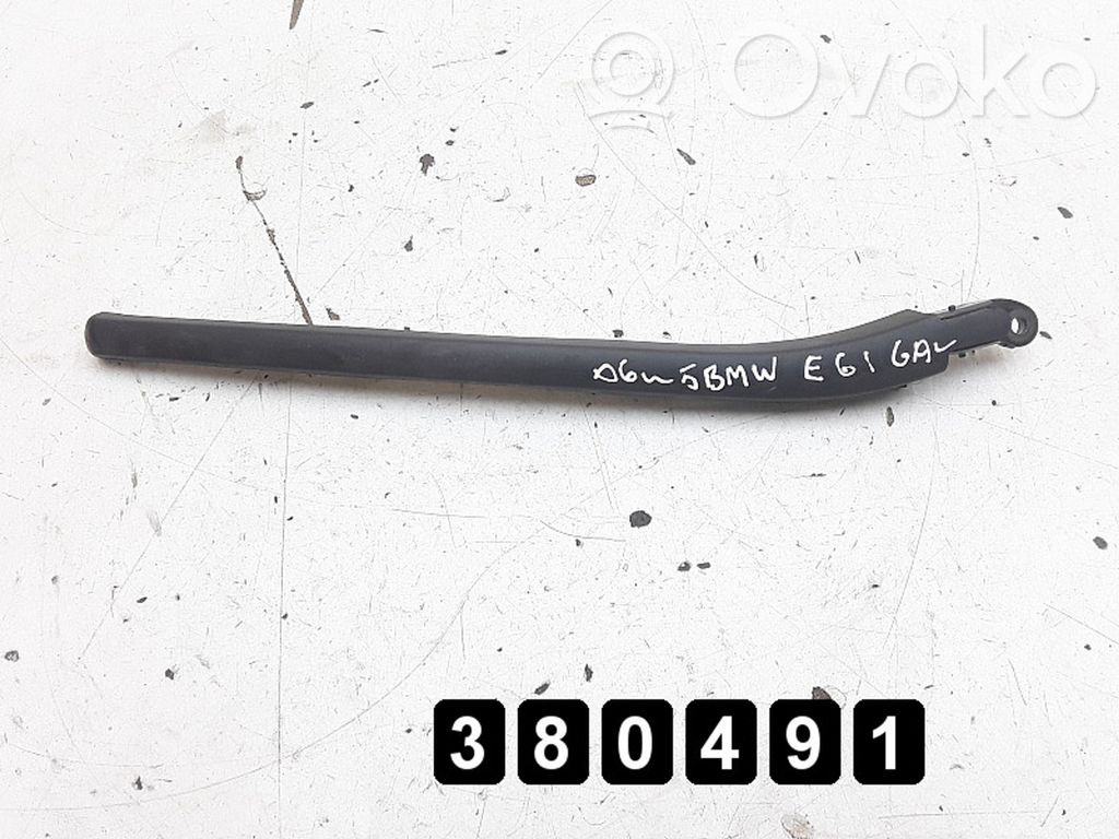 Rear wiper blade arm