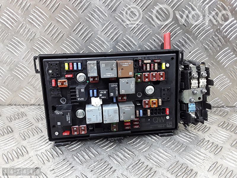 Opel Astra H Módulo de fusible 