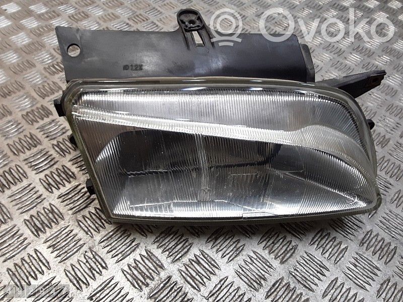 Scheinwerfer   E95101