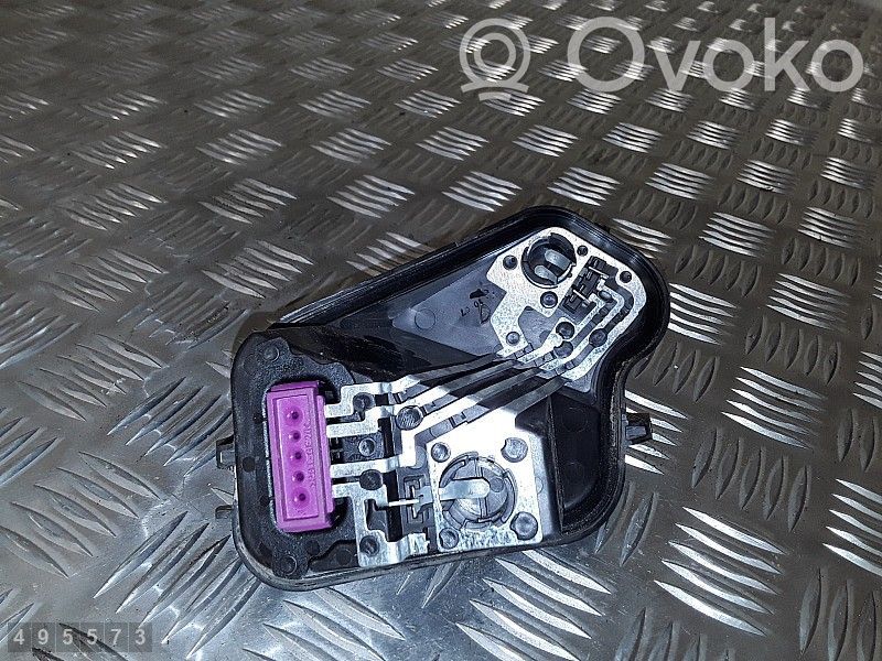 Renault Megane III Takavalon polttimon suojan pidike
