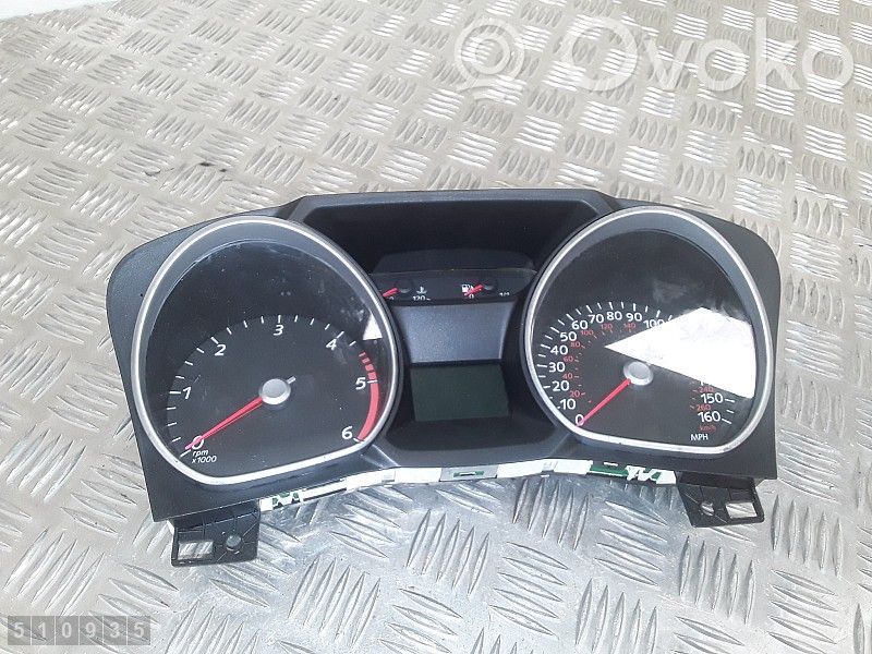 Speedometer (instrument cluster)   CS7T10849DF