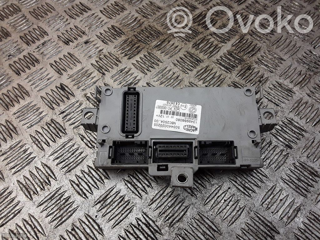 Unidad de control/módulo del motor   1349986080