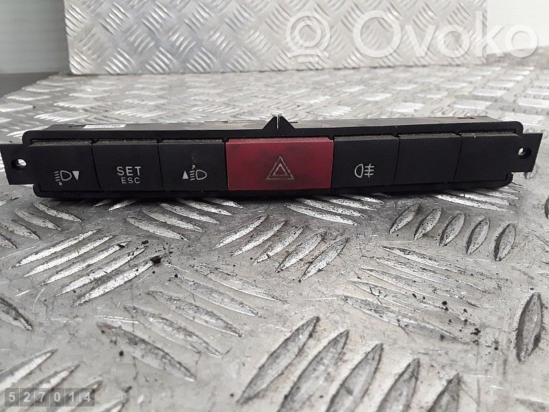 Hazard light switch   7354982000,30280319