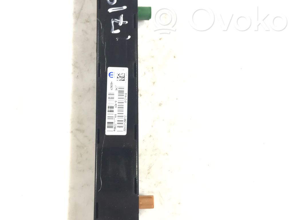Antenna control unit   P68227177AA,00533109810