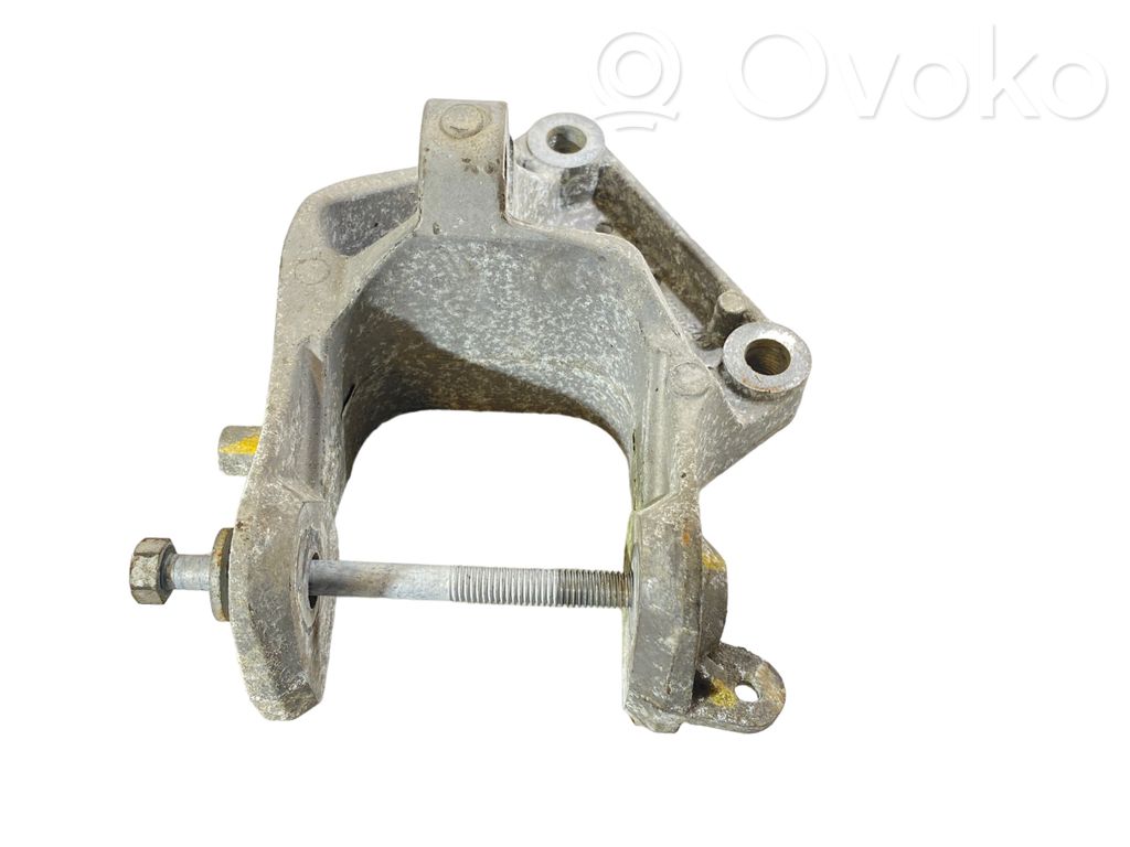 Engine mounting bracket   04721570AB,4721570AB,4721570AB