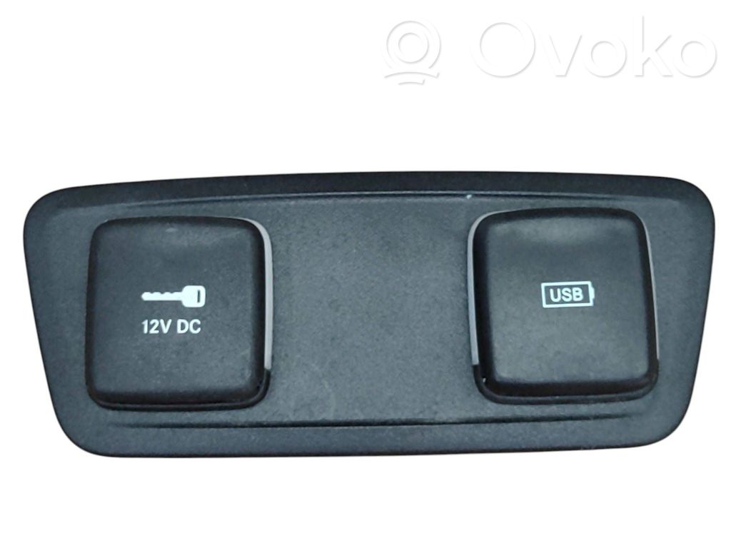 Chrysler Pacifica USB socket connector 