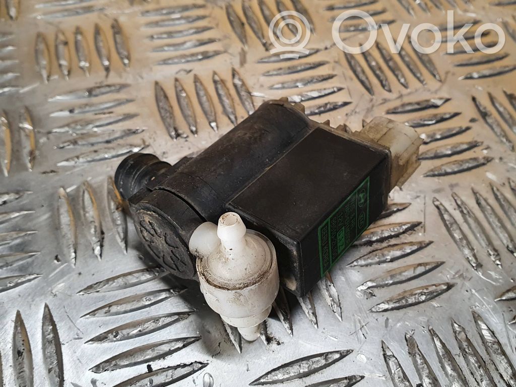 Hyundai i30 Windscreen/windshield washer pump 