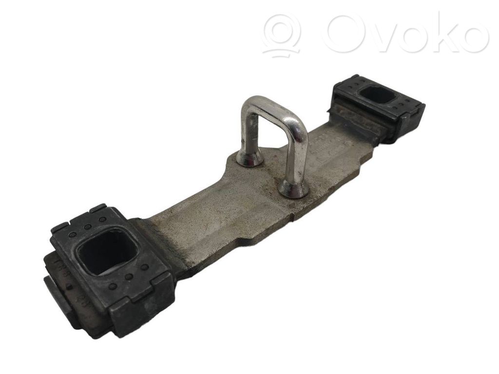 Loading door lock loop/hook striker   4B9827507M