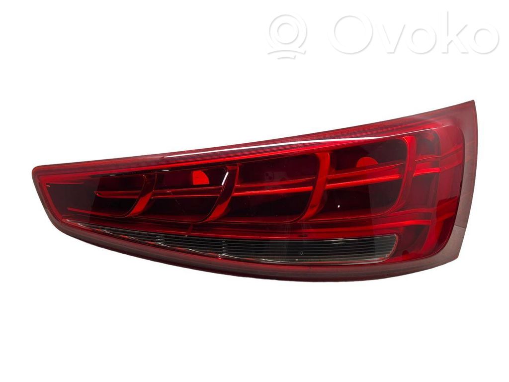 Audi Q3 8U Aizmugurējais lukturis pārsegā 