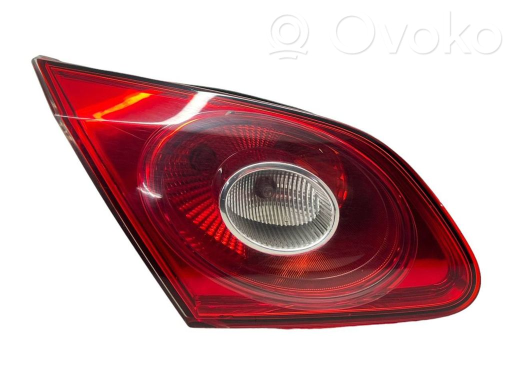 Volkswagen PASSAT CC Lampă spate în capacul portbagajului 