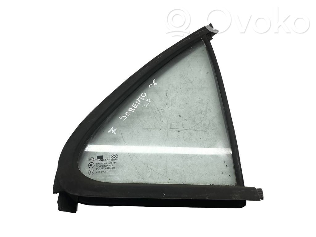 KIA Sorento Ventanilla de ventilación de la puerta trasera 