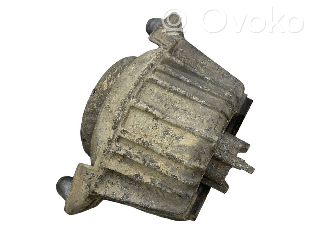 Mercedes-Benz E W212 Engine mount bracket 