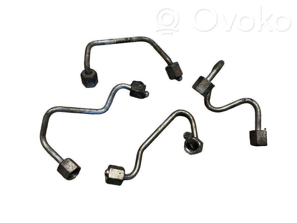 Volkswagen PASSAT B6 Fuel injector supply line/pipe 