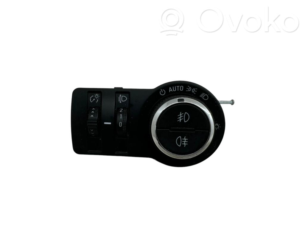 Light switch   95297440,10026917,20140626